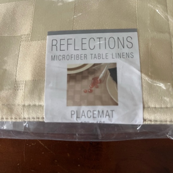 Reflections Ivory Table Linens Set - Picture 4 of 9